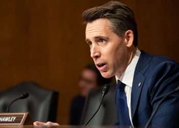 Hawley urges DOJ probe of Chinese trucking company