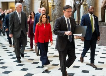 House gears up to take Senate’s government shutdown deal with rare Sunday meeting